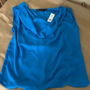 NWT NY&C cap sleeve, cowl neck blouse in great sky blue color, sz XS.